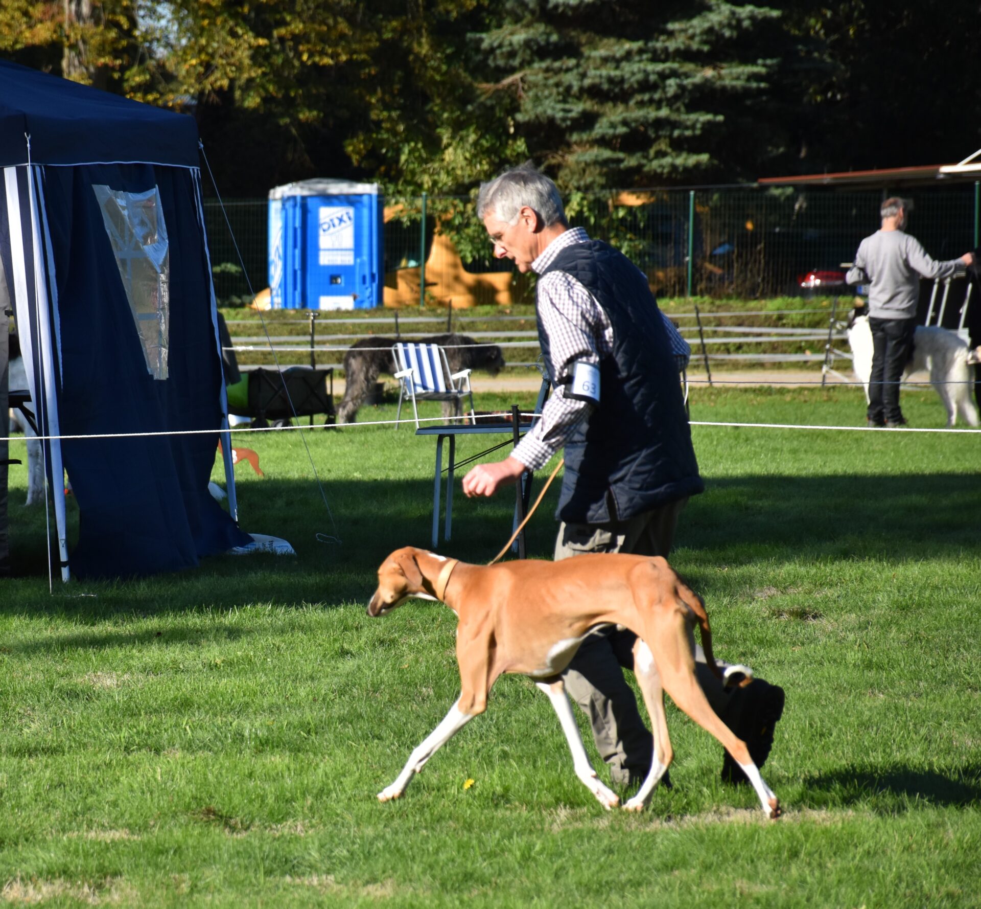 Cayyat Ehen-n-ma mit Wolf Ausstellung 2